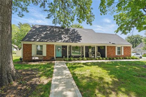 Photo of 9849 Riggs Street, Overland Park, KS 66212 (MLS # 2564879) Photo of 9849 Riggs Street, Overland Park, KS 66212 (MLS # 2564879)