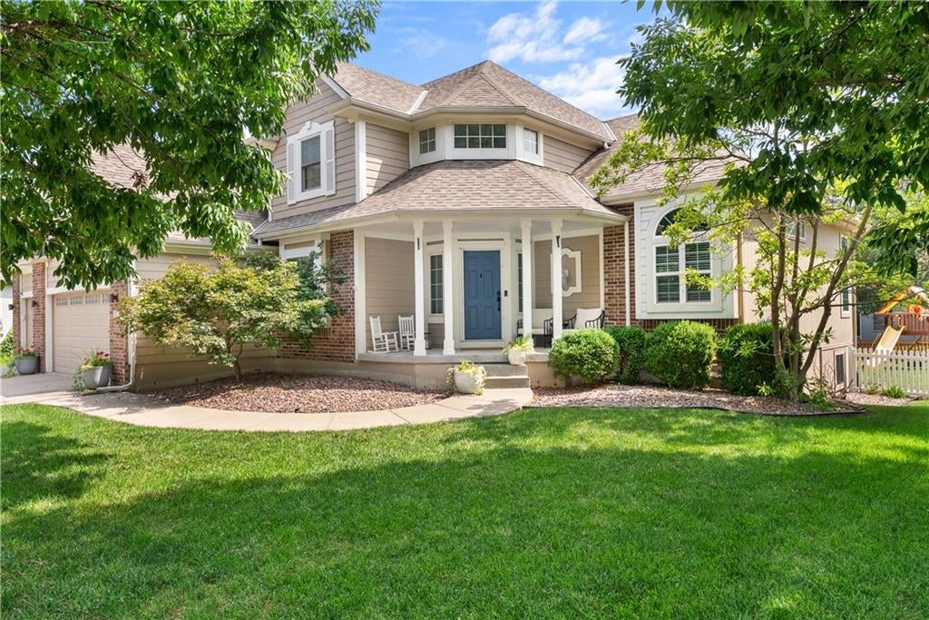 317 SW Bridlewood Court