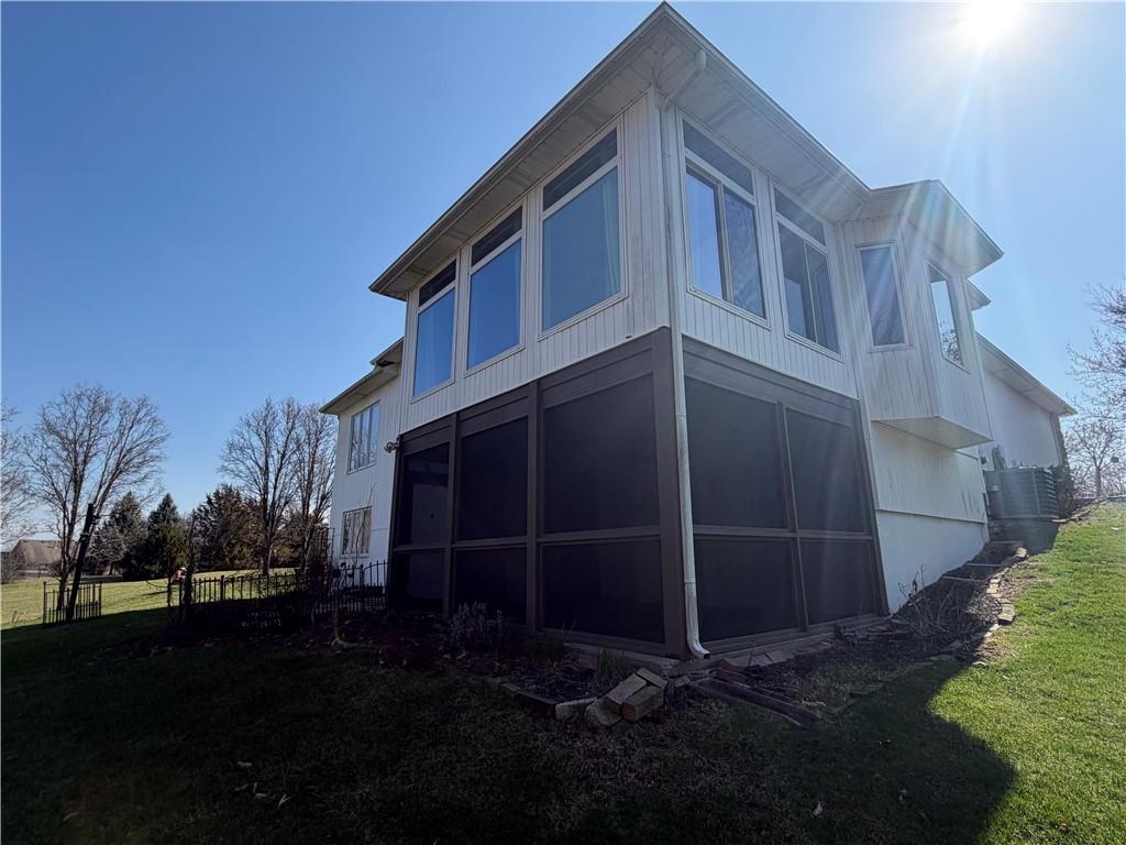 3337 S Victoria Drive