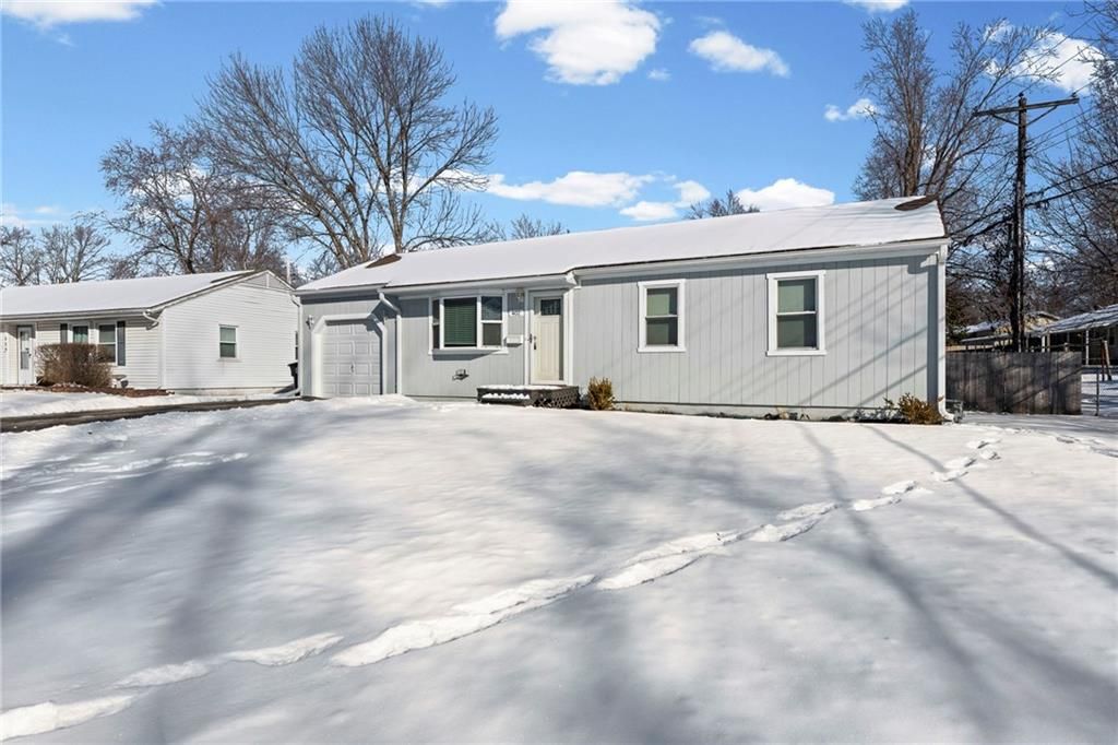 Photo of 402 Park Avenue, Belton, MO 64012 (MLS # 2598518)