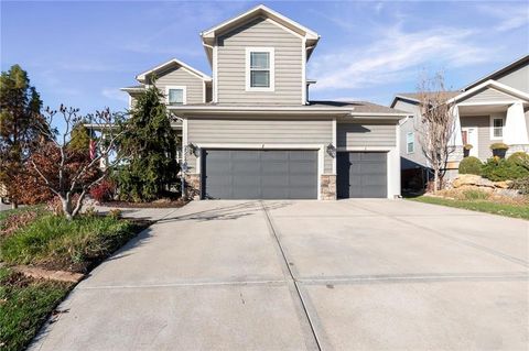Photo of 25240 W 142nd Terrace, Olathe, KS 66061 (MLS # 2587527)