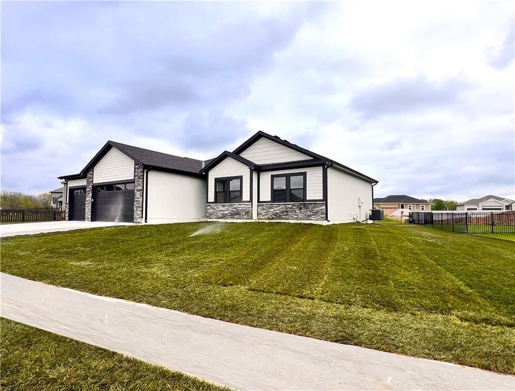 809 W Rader Drive