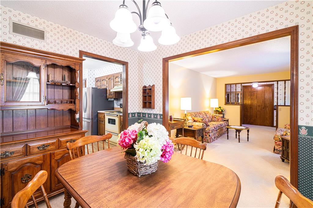 St Joseph, Missouri 64505, United States, 3 Bedrooms Bedrooms, ,3 BathroomsBathrooms,Residential,Pending,44897