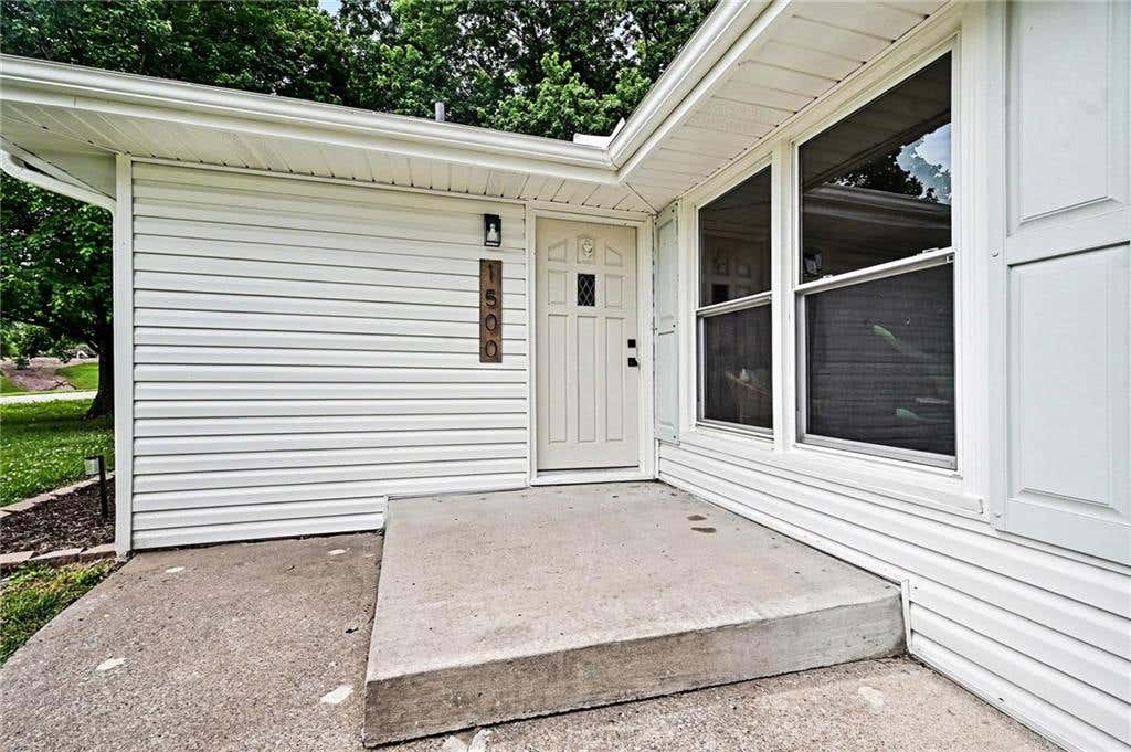 Photo of 1500 Ridgeview Road, Liberty, MO 64068 (MLS # 2623817)