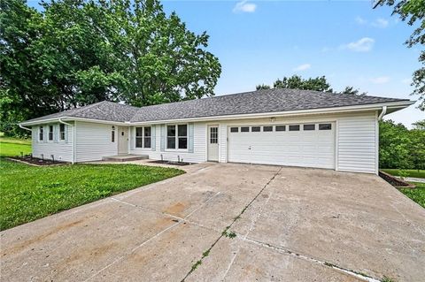 Tiny photo for 1500 Ridgeview Road, Liberty, MO 64068 (MLS # 2623817)