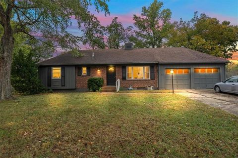 Photo of 8704 W 88th Street, Overland Park, KS 66212 (MLS # 2584255) Photo of 8704 W 88th Street, Overland Park, KS 66212 (MLS # 2584255)