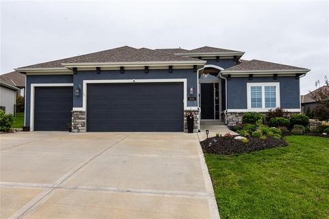 Photo of 8134 NW 89th Street, Kansas City, MO 64153 (MLS # 2614027)