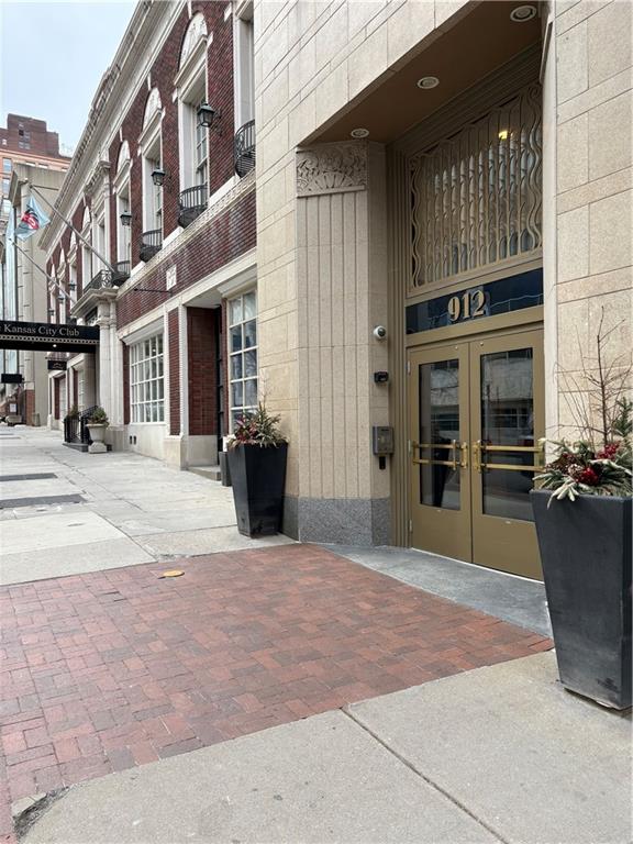 912 Baltimore Avenue 902