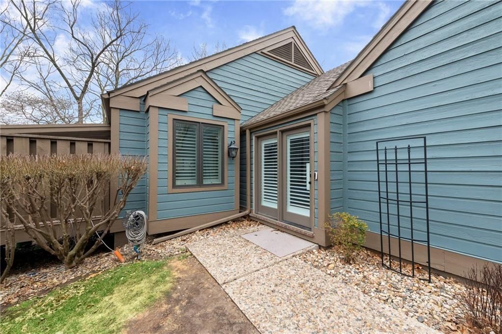 Photo of 318 Lakeside Drive, Liberty, MO 64068 (MLS # 2605524)