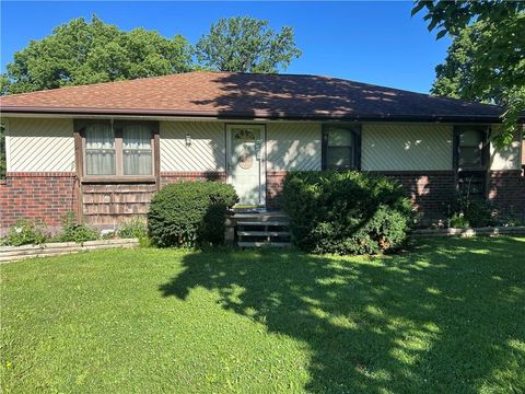 Photo of 6740 SE Horseshoe Drive, Holt, MO 64048 (MLS # 2627171)