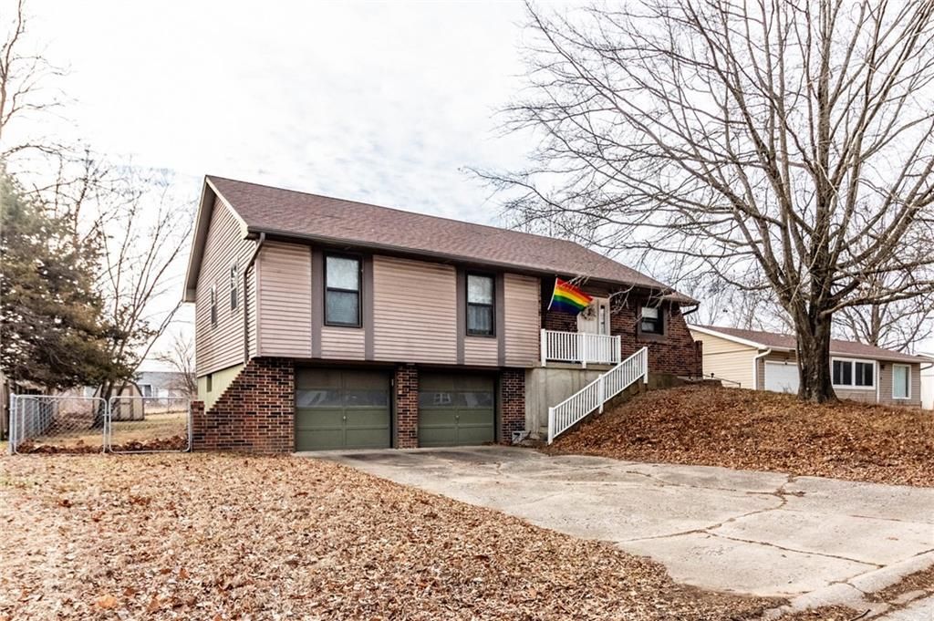 Photo of 28 SE 240 Road, Warrensburg, MO 64093 (MLS # 2598763)