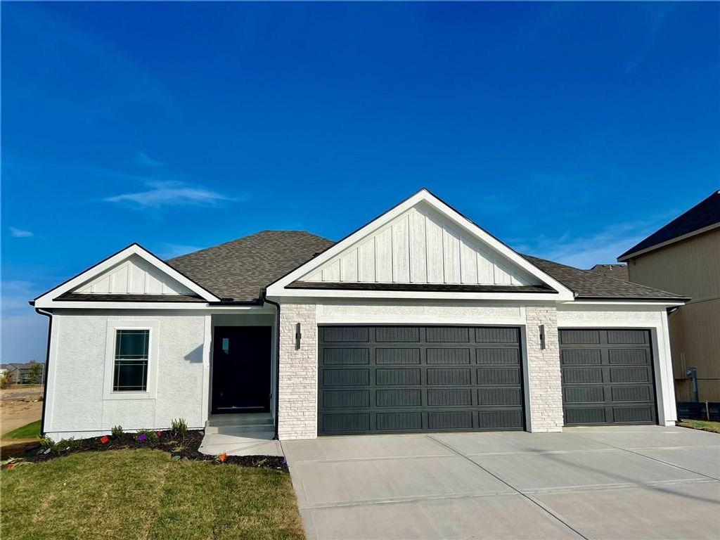 Photo of 1980 Longview Drive, Liberty, MO 64068 (MLS # 2548123)