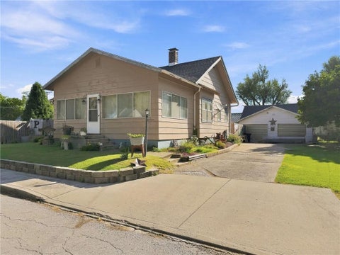 Photo of 915 Woodward Street, Chillicothe, MO 64601 (MLS # 2640980)
