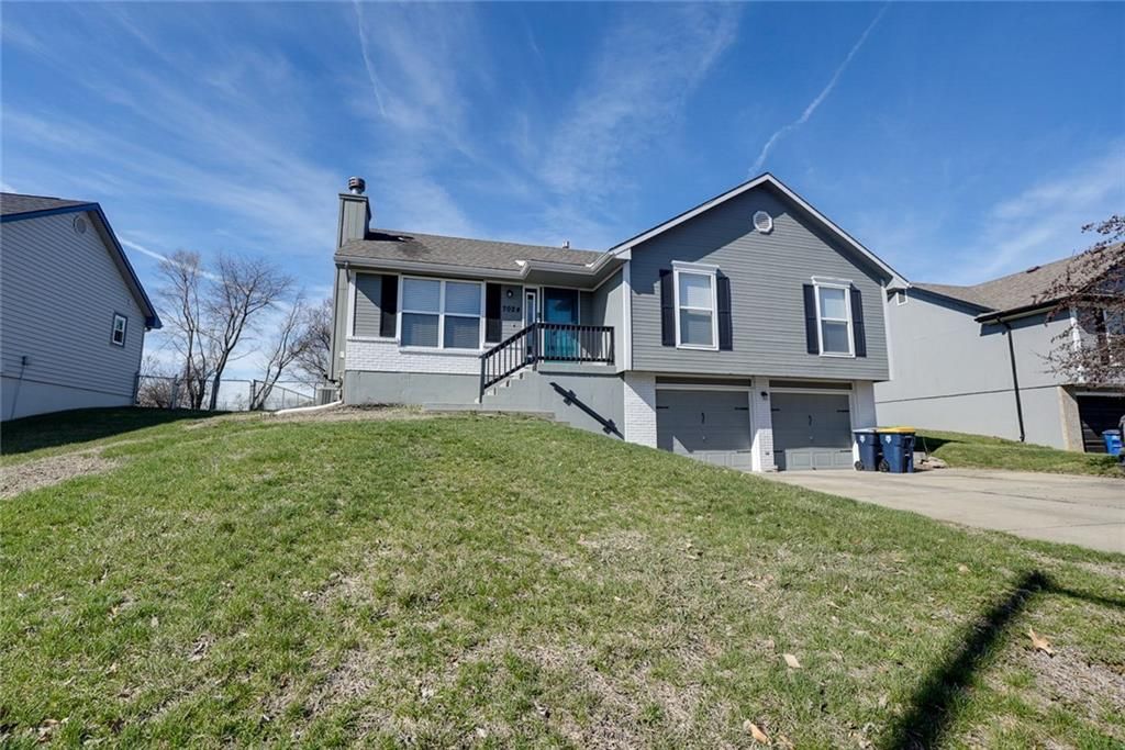 Photo of 7024 N Winchester Avenue, Kansas City, MO 64119 (MLS # 2606275)