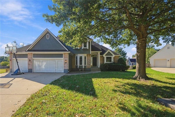 18107 E 51ST STREET CT S, INDEPENDENCE, MO 64055 - Image 04cb35ebce2da77347d96c66d254a057/2438173366