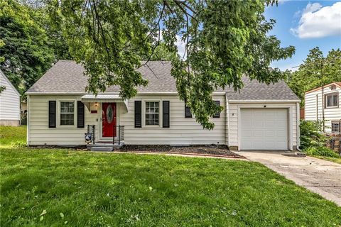 Photo of 515 NE Greenfield Road, Kansas City, MO 64116 (MLS # 2620709)
