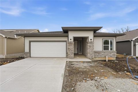 Photo of 20683 Skyview Lane, Spring Hill, KS 66083 (MLS # 2601817)