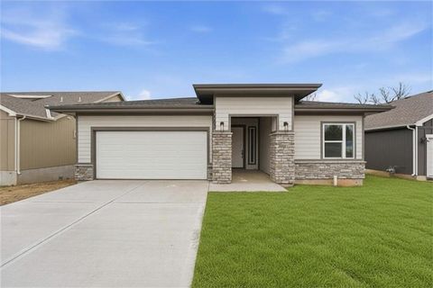 Photo of 20683 Skyview Lane, Spring Hill, KS 66083 (MLS # 2601817)