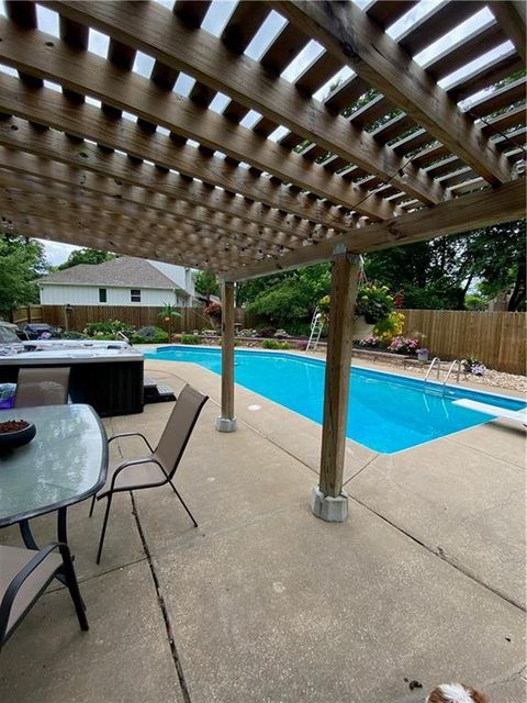 600 W Buena Vista Drive, Raymore, MO 64083 - #: 2605092