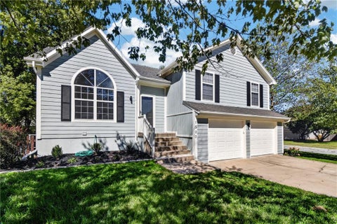 Photo of 1500 NE Bronze Drive, Lees Summit, MO 64086 (MLS # 2643868)