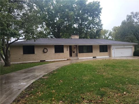 Photo of 2000 S Vermont Avenue, Independence, MO 64052 (MLS # 2583720) Photo of 2000 S Vermont Avenue, Independence, MO 64052 (MLS # 2583720)