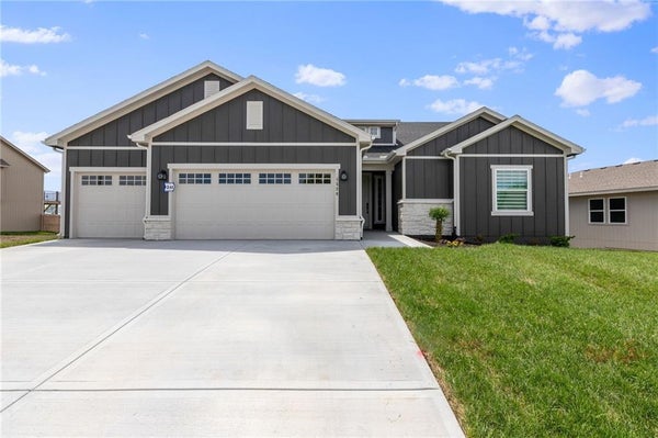 1526 N 162ND CIR, BASEHOR, KS 66007 - Image 05256569202f557d4da82a34c66c19c6/280604171