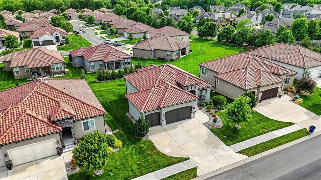 Photo of 1217 SW Pebble Lane, Lees Summit, MO 64082 (MLS # 2615286)