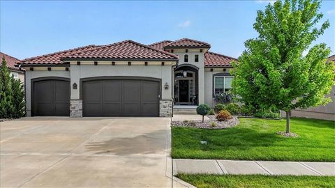 Photo of 1217 SW Pebble Lane, Lees Summit, MO 64082 (MLS # 2615286)