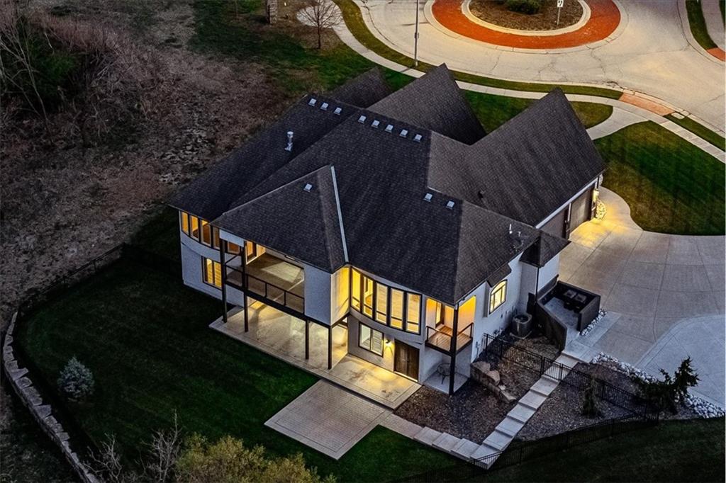 6837 N Myrtle Court