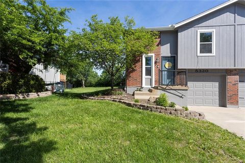 Photo of 5330 NW 87th Court, Kansas City, MO 64154 (MLS # 2618503)
