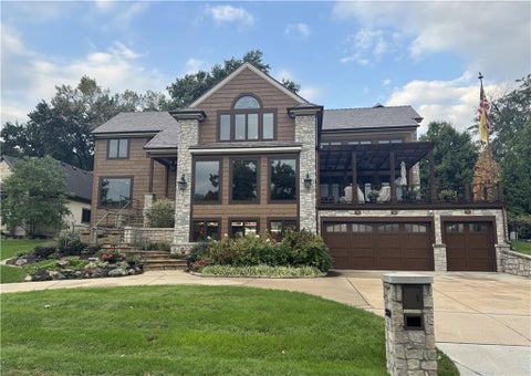 Photo of 550 Lakeshore West Street, Lake Quivira, KS 66217 (MLS # 2644324)