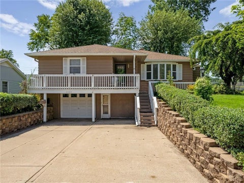 Photo of 2204 Strader Terrace, St Joseph, MO 64503 (MLS # 2637650)