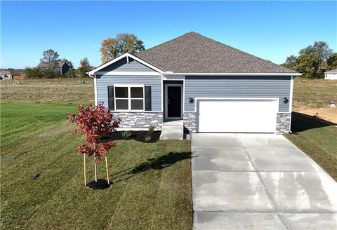 717 Fallen Leaf Drive, Belton, MO 64012 - MLS#: 2605221