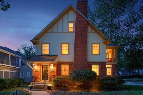 Photo of 401 E 63rd Terrace, Kansas City, MO 64110 (MLS # 2618925)