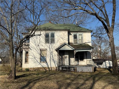 124 S Margrave Street E, Fort Scott, KS 66701 - MLS#: 2535456