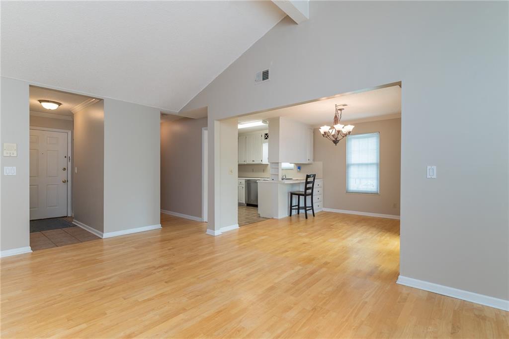 Kansas City, Missouri 64114, United States, 2 Bedrooms Bedrooms, ,2 BathroomsBathrooms,Residential,Active,145964