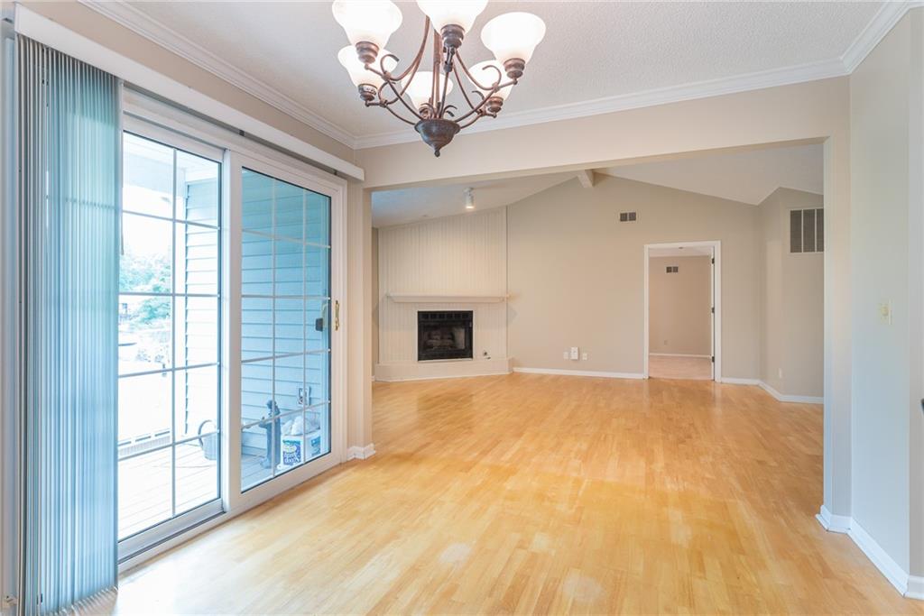 Kansas City, Missouri 64114, United States, 2 Bedrooms Bedrooms, ,2 BathroomsBathrooms,Residential,Active,145964