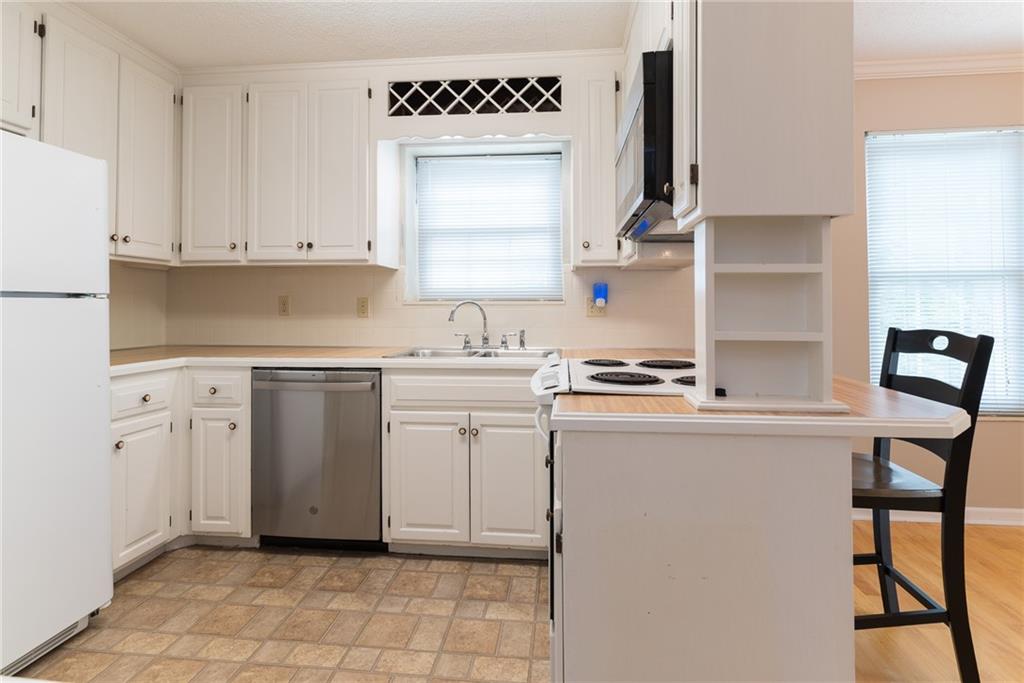 Kansas City, Missouri 64114, United States, 2 Bedrooms Bedrooms, ,2 BathroomsBathrooms,Residential,Active,145964