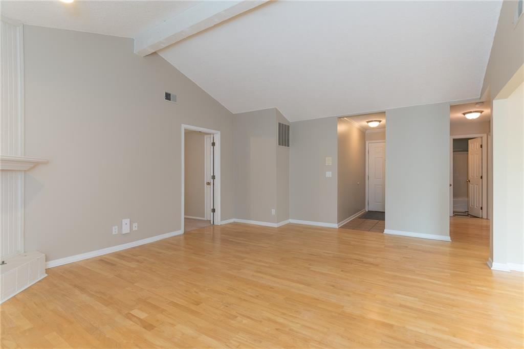 Kansas City, Missouri 64114, United States, 2 Bedrooms Bedrooms, ,2 BathroomsBathrooms,Residential,Active,145964