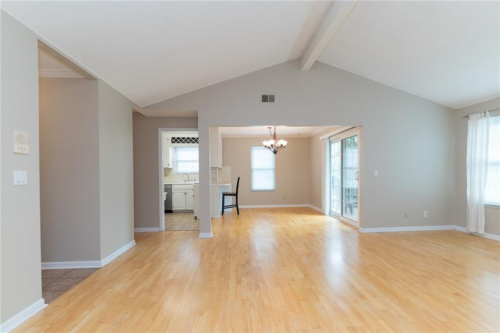 Kansas City, Missouri 64114, United States, 2 Bedrooms Bedrooms, ,2 BathroomsBathrooms,Residential,Active,145964