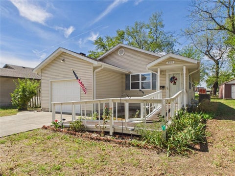 Photo of 2104 S Holbrook Street, Fort Scott, KS 66701 (MLS # 2643288)