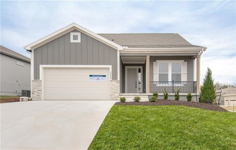Photo of 25257 W 142nd Street, Olathe, KS 66061 (MLS # 2579147)