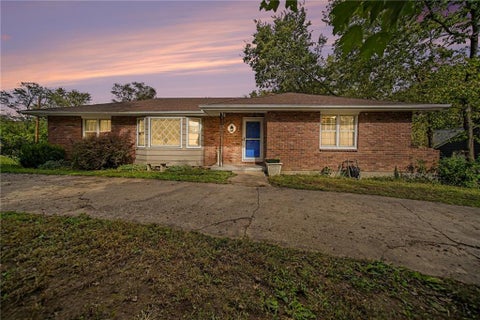 Photo of 302 NE Northcrest Drive, Kansas City, MO 64116 (MLS # 2646796)