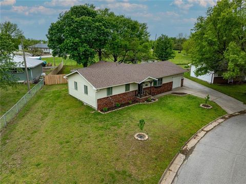 Photo of 529 Sunset Circle, Columbus, KS 66725 (MLS # 2616092)