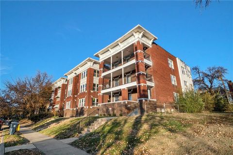 4121-4123 Walnut Street Kansas City MO 64111