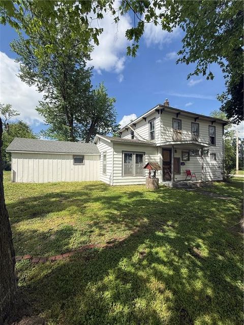 Photo of 230 E Prairie Avenue, Girard, KS 66743 (MLS # 2616856)