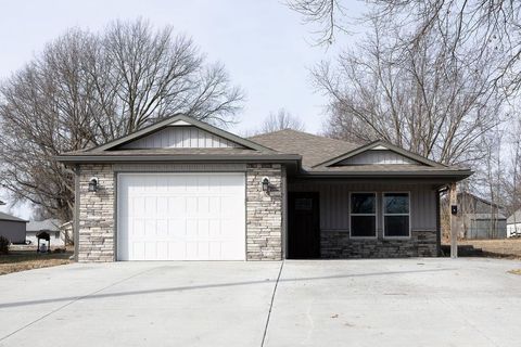 511 S 2nd Street, Odessa, MO 64076 - #: 2601188