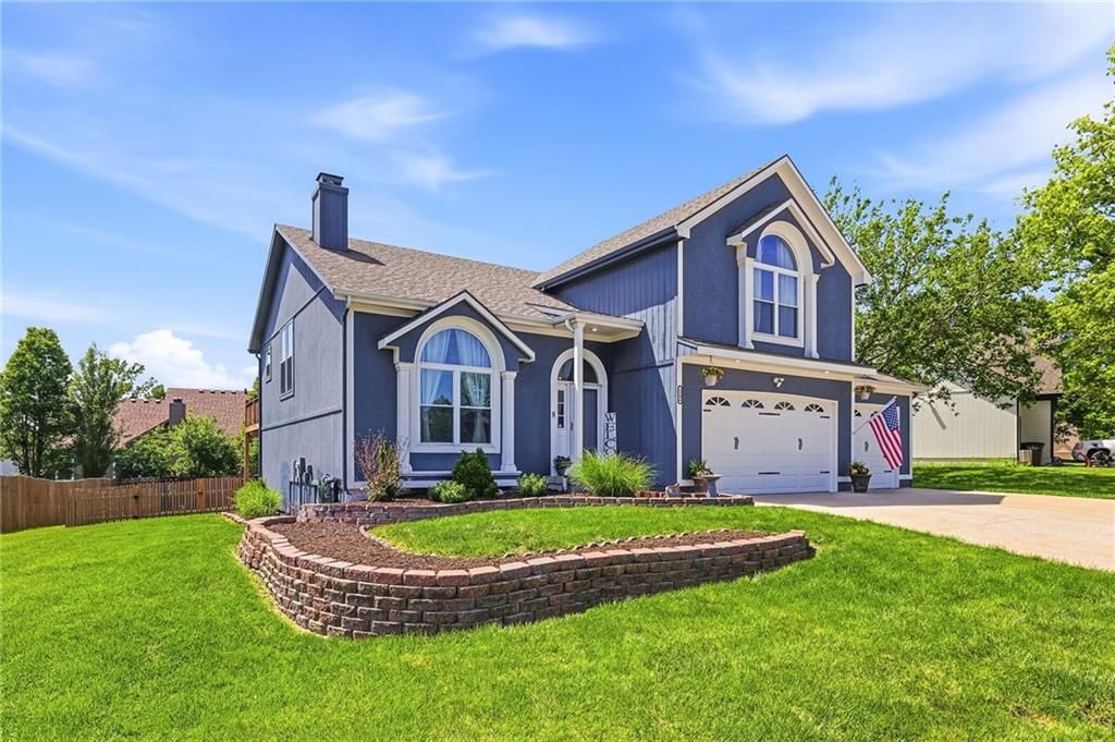 Photo of 1506 Horseshoe Drive, Raymore, MO 64083 (MLS # 2617166)