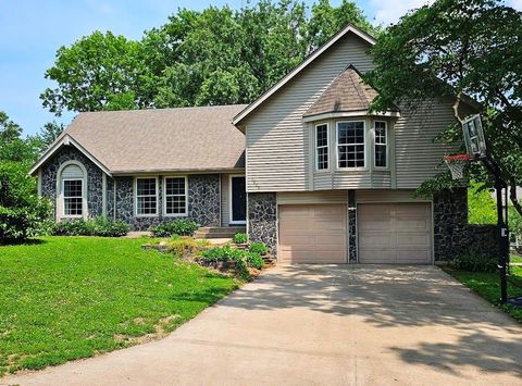 1608 SW 22nd Street Blue Springs MO 64015
