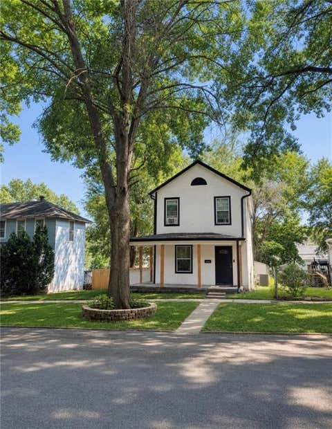 Photo of 407 Olive Street, Leavenworth, KS 66048 (MLS # 2638476)